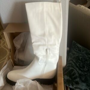 Never worn, knee high quarter zip boots.